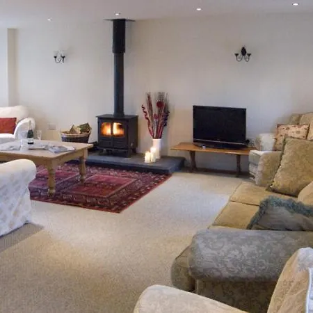 Etland House *